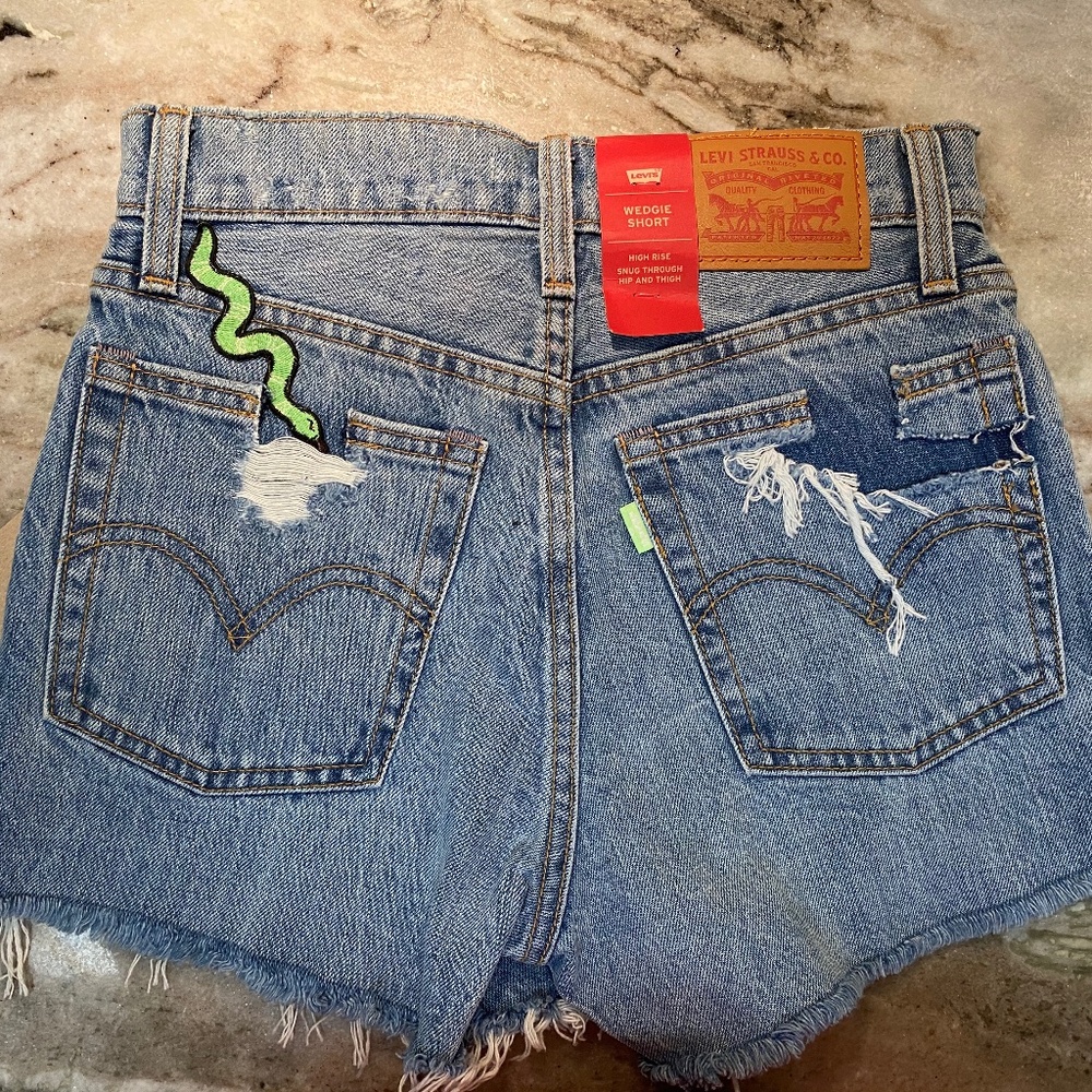 NEW women/junior Custom Levi’s shorts - Picture 5 of 8